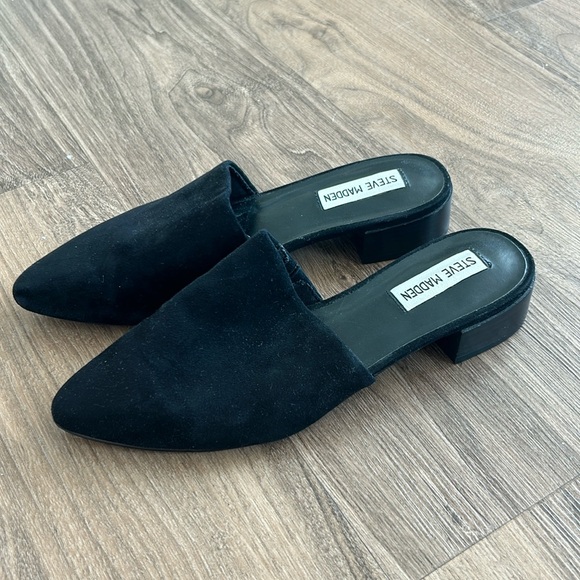 Steve Madden Shoes - Steve Madden black suede mules